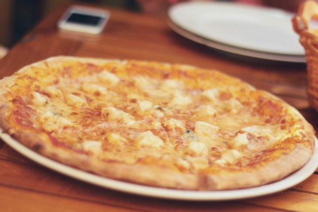 https://desihutrestaurants.junaidchang.com/wp-content/themes/gloriafood-restaurant/assets/starter/food-delivery.jpg